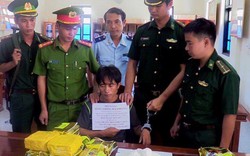 Hà Tĩnh: Bắt nóng đối tượng người Lào gốc Việt vận chuyển 10kg ma túy đá