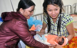 Những vụ bệnh viện trao nhầm con hy hữu tại Việt Nam