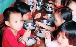 Nghệ An: Tạm đình chỉ hiệu trưởng cho học sinh ăn miến trắng luộc