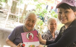 Nghệ sĩ Hương Lan thăm, tặng quà cho các nghệ sĩ viện dưỡng lão