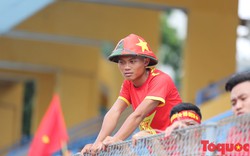 Sân Hàng Đẫy nóng rực từ ngoài vào trong, chờ Olympic Việt Nam giành huy chương đồng