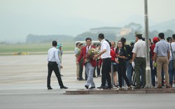 Đoàn TTVN không kịp giao lưu với người hâm mộ tại sân bay Nội Bài