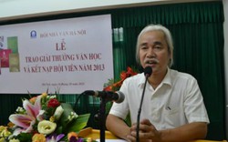 Chủ tịch Hội Nhà văn Hà Nội tuyên bố từ chức