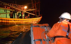 Cứu ngư dân gặp nạn trên vùng biển Hoàng Sa