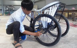 Chàng sinh viên chế tạo xe lăn chạy bằng động cơ giá rẻ