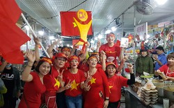Hàng trăm tiểu thương chợ Bắc Mỹ An hô vang “Việt Nam vô địch” 