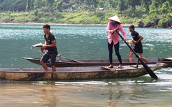 Lạ lùng thi bắt cá trắm để…“lâm tặc” quyết tâm từ bỏ khai thác rừng trái phép