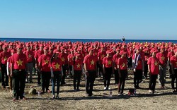 3.000 người hát Quốc ca, tạo hình lá cờ Tổ quốc trên biển