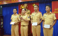 Hành động đẹp của 3 cán bộ, chiến sĩ CSGT Đà Nẵng 