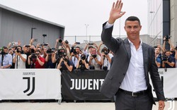 Ronaldo kiểm tra y tế tại Juventus, tiếp tục mang áo số 7