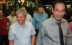 Thủ tướng Romani bất ngờ thưởng thức ẩm thực Việt trên phố Phùng Hưng