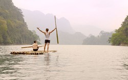 “Bầu trời đỏ” - bộ phim của điện ảnh Pháp với những cảnh quay tại Việt nam. 