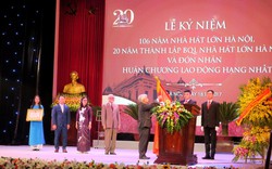 Ban Quản lý Nhà hát Lớn Hà Nội đón nhận Huân chương Lao động hạng Nhất