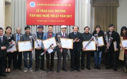 Liên hiệp các Hội VHNT Việt Nam trao giải thưởng VHNT năm 2017