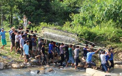 Lũ quét ở Thanh Hóa: Tang thương bao trùm xóm nghèo