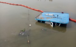 Đồng Nai: Sà lan “ngửa bụng”, 400 tấn thép chìm sông