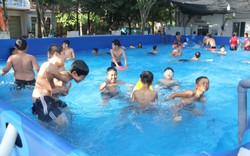 Bể bơi siêu rẻ “hút” phụ huynh và học sinh