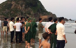 Hai học sinh bị sóng cuốn mất tích khi chụp ảnh kỷ yếu tại bãi biển
