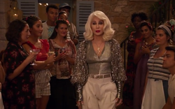 Mamma Mia: Sự xuất hiện của danh ca Cher khiến các fan đứng ngồi không yên