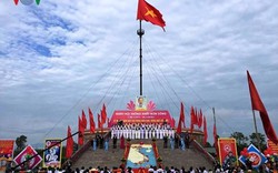 Xúc động Lễ Thượng cờ bên cầu Hiền Lương lịch sử
