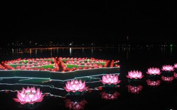 Hàng vạn đèn hoa đăng thắp sáng sông Hương cầu quốc thái dân an
