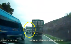 Quảng Ninh: Xe khách lấn làn vượt ngay khúc cua, xe tải tông cho tung sườn