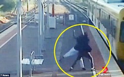 Gã thanh niên cố tình đẩy bạn gái xuống đường ray tàu hỏa đang chạy