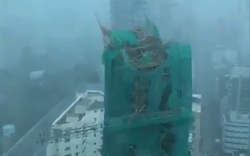 Khủng khiếp: Siêu bão Mangkhut “quật ngã” trục thang máy xây dựng