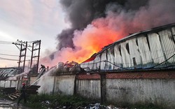 Hình ảnh đám cháy dữ dội tại nhà xưởng khu công nghiệp Quang Trung- TP.HCM