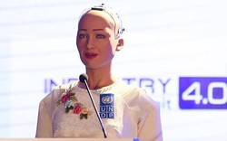 Hình ảnh Robot Sophia mặc áo dài truyền thống Việt Nam