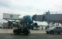 Máy bay “xịn” nhất Việt Nam va chạm với ống lồng nhà ga sân bay