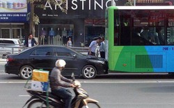 Xe biển xanh 80A lấn làn ưu tiên đâm buýt BRT