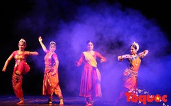 Ma mị với điệu múa Kuchipudi của Ấn Độ 