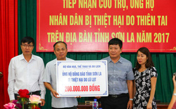 Bộ VHTTDL trao quà ủng hộ người dân tỉnh Sơn La bị thiệt hại do lũ lụt
