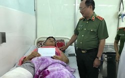 Thứ trưởng Bộ Công an thăm hỏi, động viên chiến sỹ PCCC bị thương