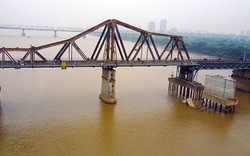 Chiều nay, sẽ  trục vớt bom dưới gầm cầu Long Biên