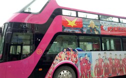 Hình ảnh U23 Việt Nam xuất hiện trên siêu xe buýt 2 tầng 