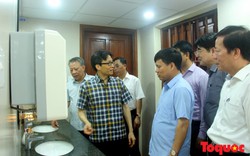 Phó Thủ tướng Vũ Đức Đam kiểm tra các nhà vệ sinh công cộng ở Hà Nội