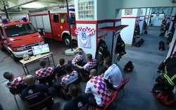 Clip: Lính cứu hỏa Croatia hớt hải làm nhiệm vụ khi xem trận đấu bán kết giữa Croatia - Anh
