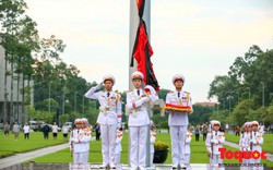 Nghi thức treo cờ rủ Quốc tang Chủ tịch nước Trần Đại Quang