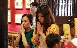 Lác đác thí sinh đến Văn Miếu cầu may trước ngày thi