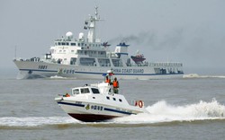 Tàu Trung Quốc thổi lửa tại Hoa Đông
