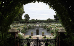 Các Hoàng tử Anh thăm vườn tưởng niệm Công nương Diana