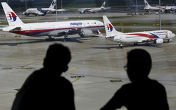 Hàng không Malaysia bất ngờ dính bê bối sa thải tiếp viên già, béo