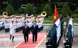 Thủ tướng Nguyễn Xuân Phúc chủ trì lễ đón chính thức Thủ tướng Hungary 