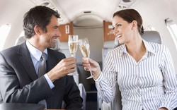 Hàng không Canada bị kiện vì không phục vụ rượu Champagne