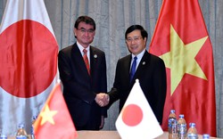 Phó Thủ tướng Phạm Bình Minh gặp Bộ trưởng Ngoại giao Nhật Bản và Giám đốc WEF