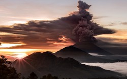 Tro bụi núi lửa “chặn đường” các chuyến bay Bali - Trung Quốc 