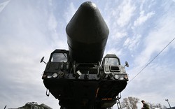 Cận cảnh ICBM hạt nhân Nga rầm rập tới Moscow
