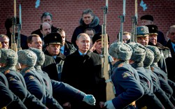 Tổng thống Putin mở đường vũ trang quân sự Nga “bất khả chiến bại“
